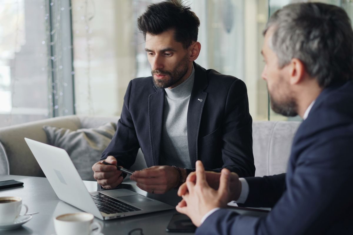 A team meeting in a bright room